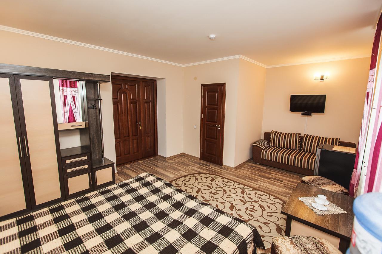 Slavyanskaya Hata Hotel Baranavičy Exteriér fotografie
